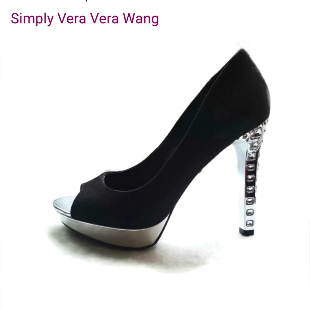 Simply Vera Vera Wang Silver and Black Heels in size 6.5 m